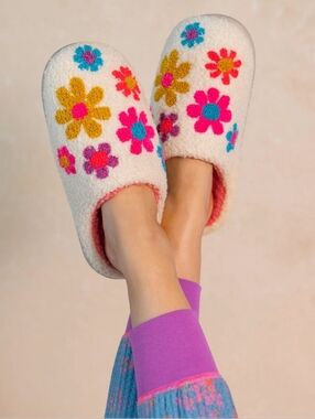 NATURAL LIFE Cream Sherpa Slippers with Pink, Blue & Yellow Floral Appliqués 5-6